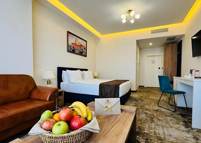 Garnet Mir Airport Hotel